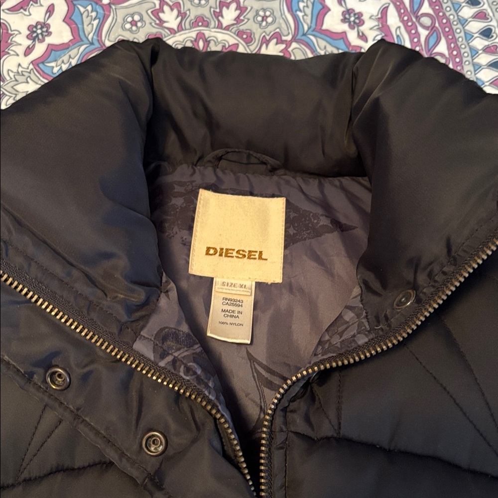 Women's Black Puffer Vest - Picture 4 of 10